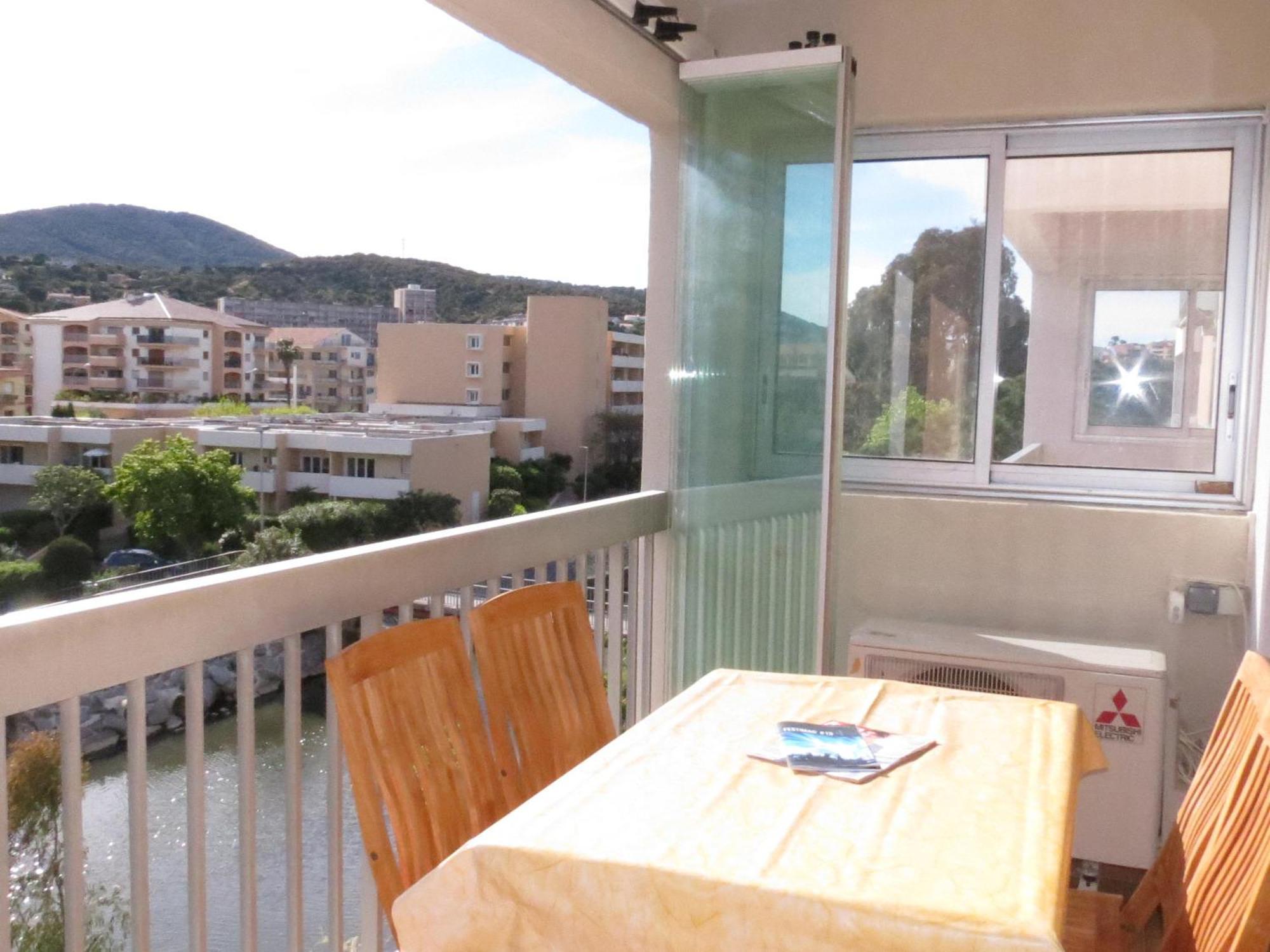 2 Pieces Climatise, Calme, Proche Centre-ville Et Plage, Avec Balcon - - Fr-1-780-78 Apartment